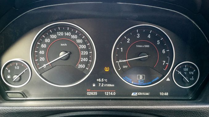 BMW 330e Instrumente