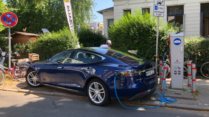 ladesaeule-elektroauto-hamburg-chaos Chaos an der Elektroauto Ladesäule in Hamburg